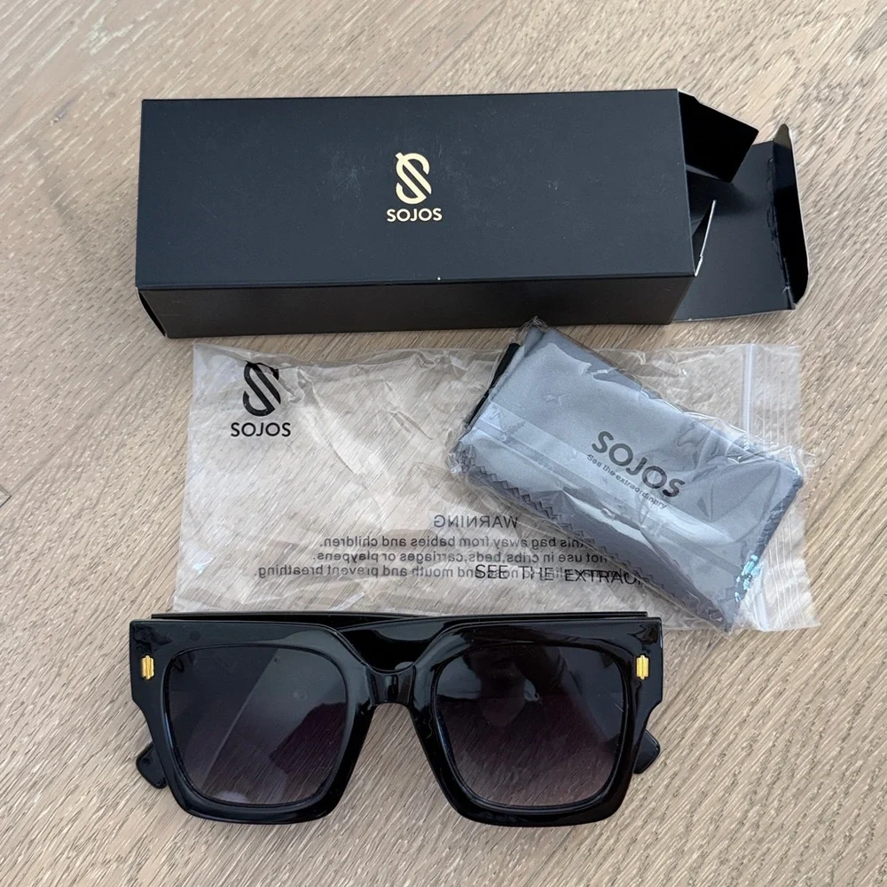Sojos Eyewear PAIGE SJ2194 Black Sunglasses